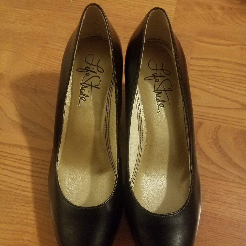 DSW Classic Black Leather Pumps